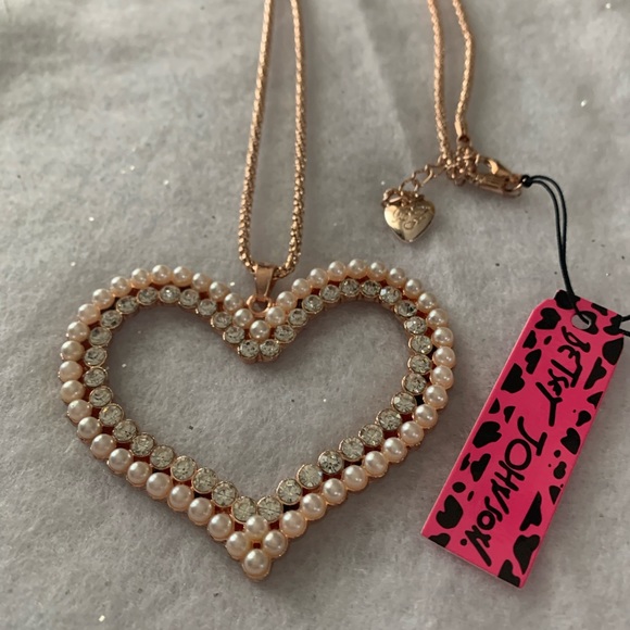 New Betsey Johnson Heart Necklace - Picture 3 of 5